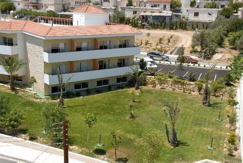 Moniatis Hotel, Exterior