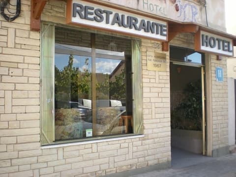 Hotel MR, Front of property