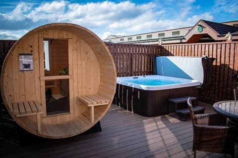 Ingliston Country Club Hotel, Private spa tub