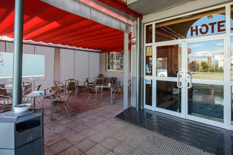 El Paso Honroso, Terrace/patio