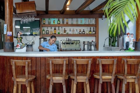 Hotel Santa Cruz Huatulco, Poolside bar