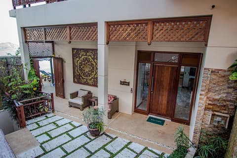 Sandalwood Luxury Villas, Interior entrance