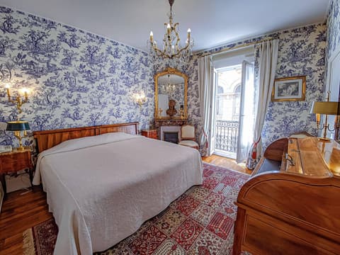 Hôtel de l'Abeille Orléans, Room