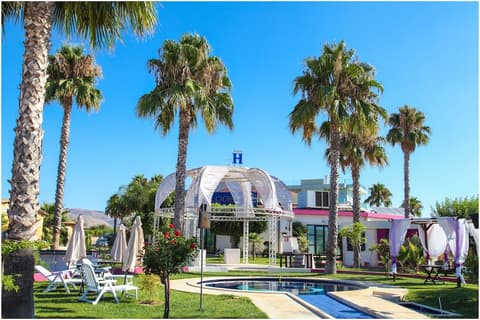 Grand Hotel Paclà, Front of property