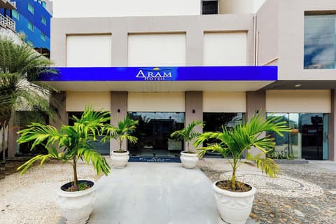 El Aram Beach Express, Front of property