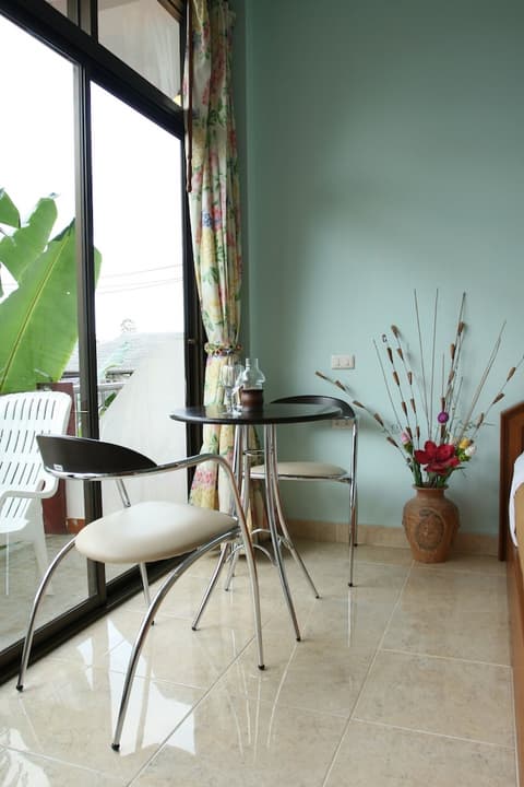 BT Mansion, In-room dining