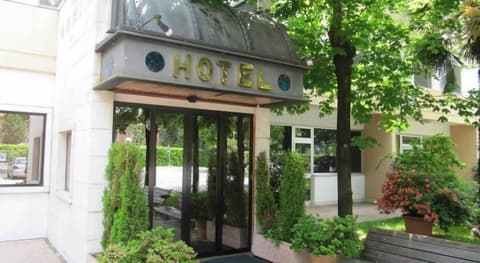 Hotel Garden, Property entrance