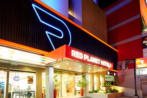 Red Planet Quezon City Timog, Exterior