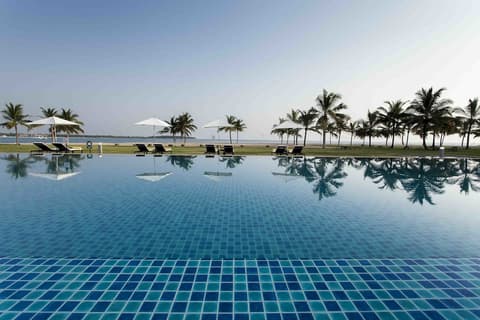 Amaya Beach Pasikudah, Pool