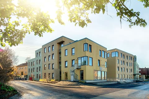 Rumi Hostel, Exterior