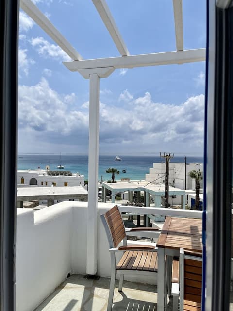 Pelagos Studios, Room