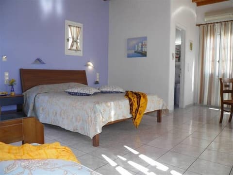 Pelagos Studios, Room