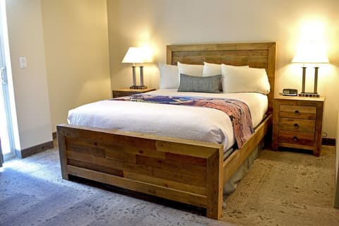 Bumbleberry Inn, Room