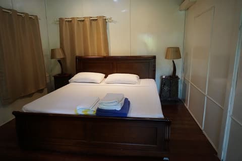 Bang Po Village, Room