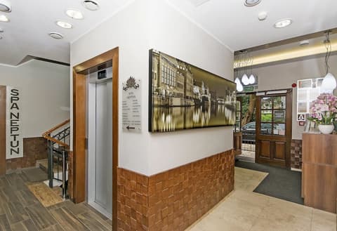 Apart Neptun, Interior entrance