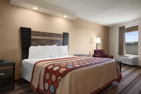 Super 8 by Wyndham Rahway/Newark, Room