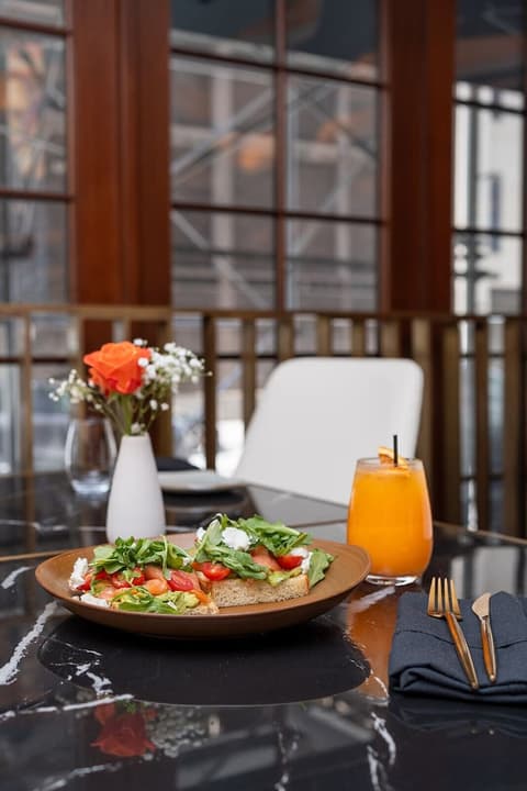 Life Hotel New York, Breakfast meal