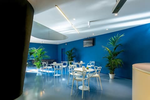 Hotel Poseidon, Reception