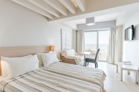 Palm Beach Apartments - Studio, Room