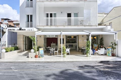 Hotel La Pineta, Front of property