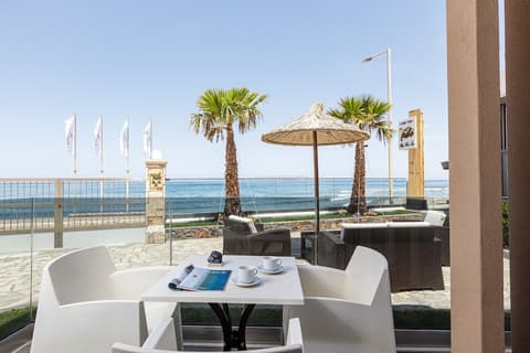 Golden Bay Boutique Hotel & Bungalows, Terrace/patio