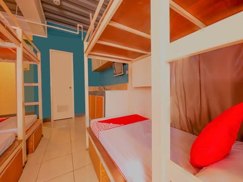 OYO 809 Crowne One Condo, Room