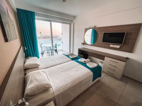 Sunny Blue Hotel, Room