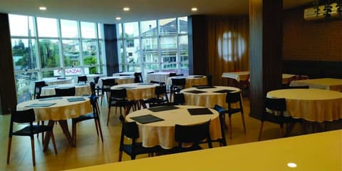 Mogano Express Hotel, Restaurant