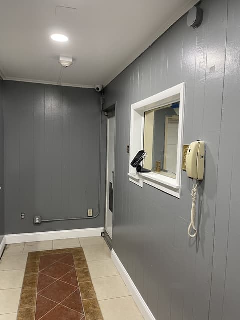 Crown Inn, Interior entrance