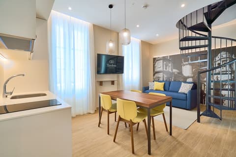 Tándem Pópulo, Room