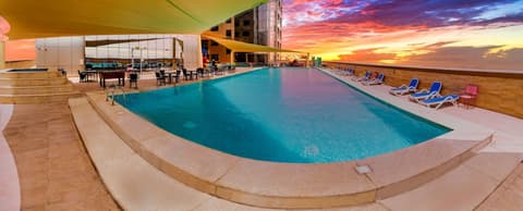 Luxe Grand Hotel Apartments, Rooftop pool