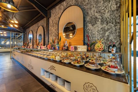 Zeyda Lara Hotel, Dining