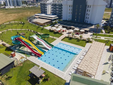 Zeyda Lara Hotel, Waterslide
