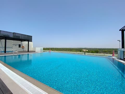 Millennium Place Mirdif, Pool