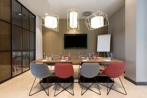Hampton by Hilton Krakow Airport, Meeting facility