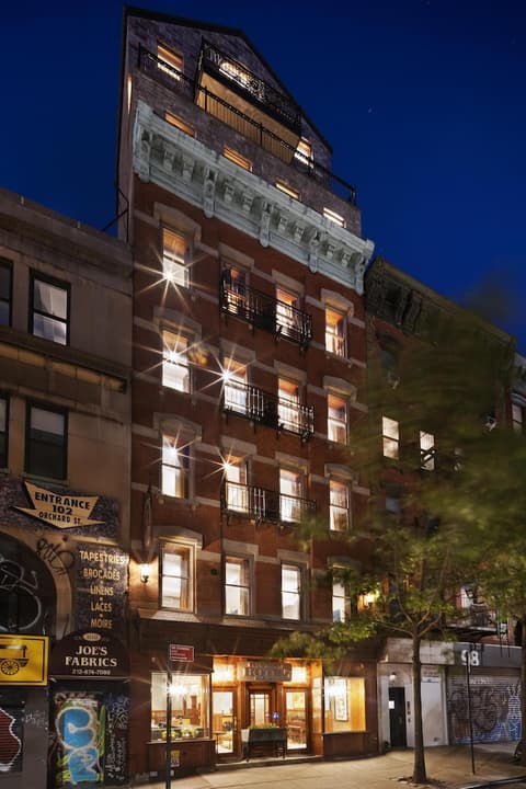 The Historic Blue Moon Hotel - NYC, Front of property - evening/night