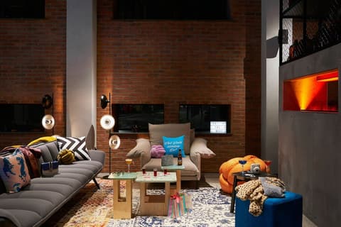 Moxy Manchester City, Lobby