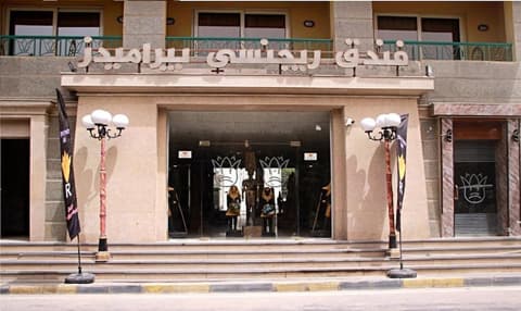 Regency Pyramids, Interior entrance