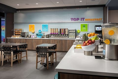Tru by Hilton Miami West Brickell, Breakfast area