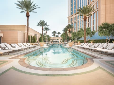 The Palazzo Prestige Club Lounge, Pool