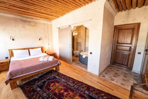 Alice in Cappadocia, Room