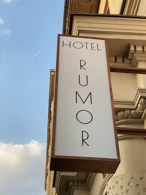 Hotel Rumor, Front of property
