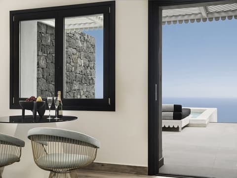 Cresanto Luxury Suites, Room