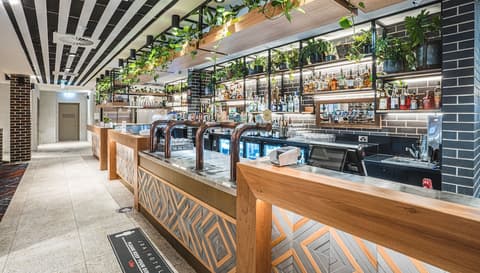 The Peakhurst, Bar (on property)