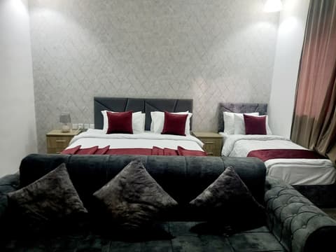 Twins Downtown Hotel, Room