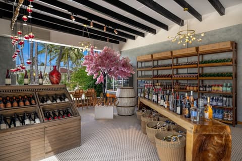 OBLU XPERIENCE Ailafushi - All Inclusive with Free Transfers, Cafe