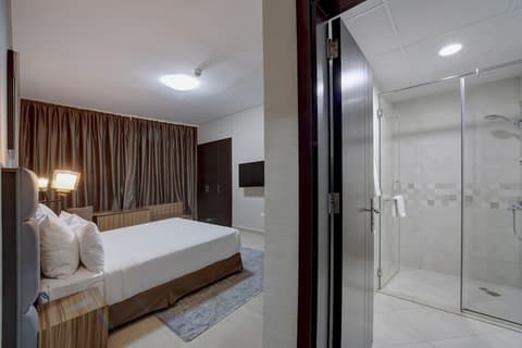 Royal Regency Suites, Room