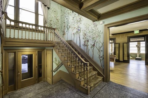 The Edward Hotel, Interior entrance
