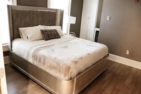 The Edward Hotel, Room