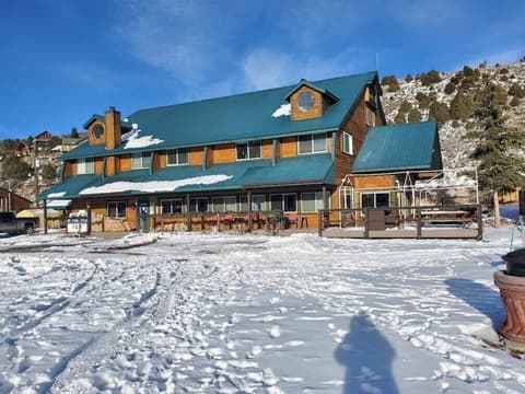 Aspen Cove resort, Front of property
